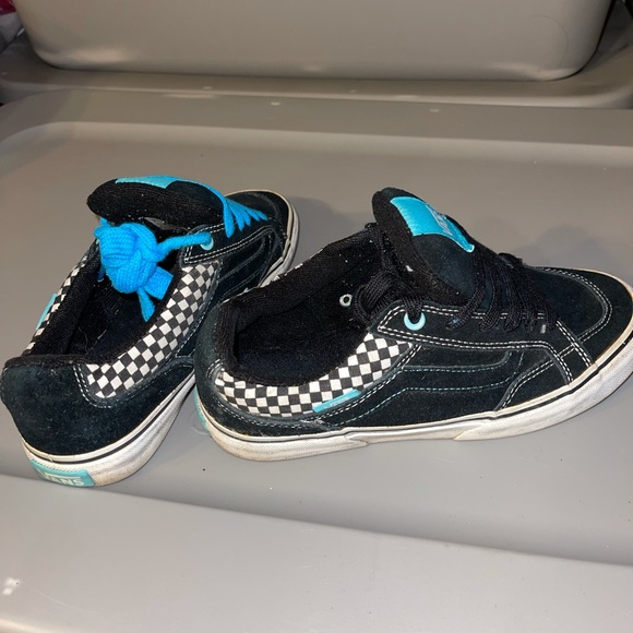 Vans - Picture 3 of 7